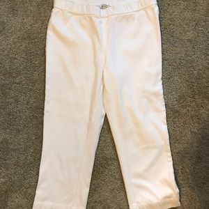 White capri jeans
